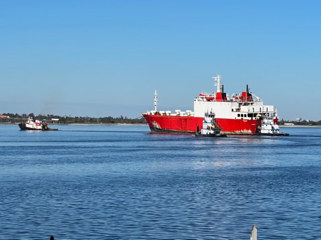 p and l towing, p & l towing, miami river, miami tug, miami tug boat, dead ship tow, yacht assist, ocean tug, ocean towing, ship assist, ship docking, ship transport, barge transport, yacht transport